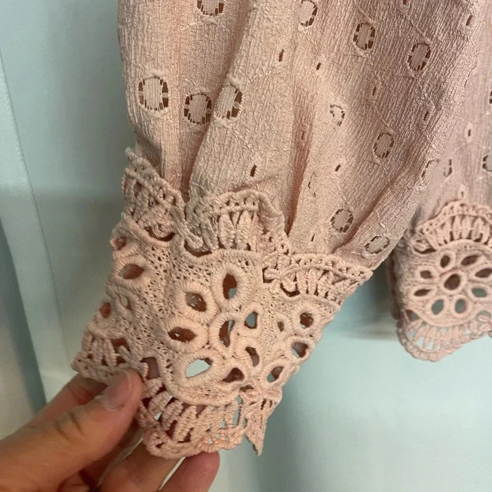 Suzanne Betro women’s pink eyelet trim blouse size large - Picture 5 of 7